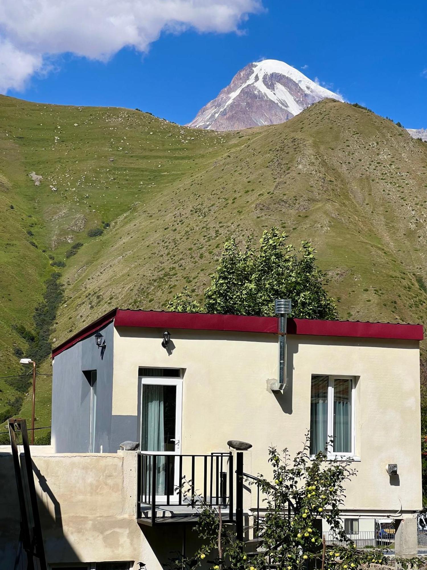 Kazbegi Green Yard Hotel Екстериор снимка