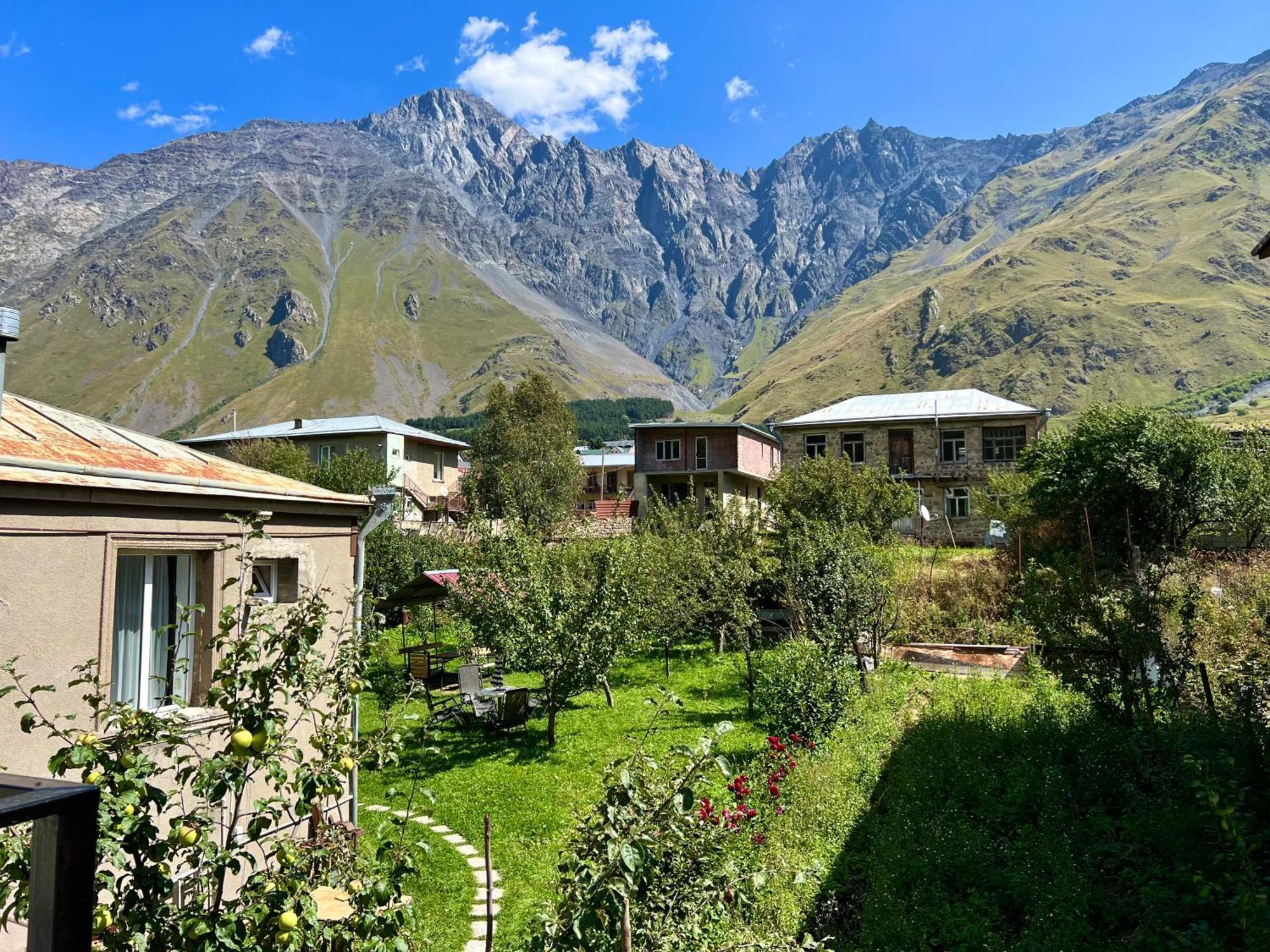 Kazbegi Green Yard Екстериор снимка