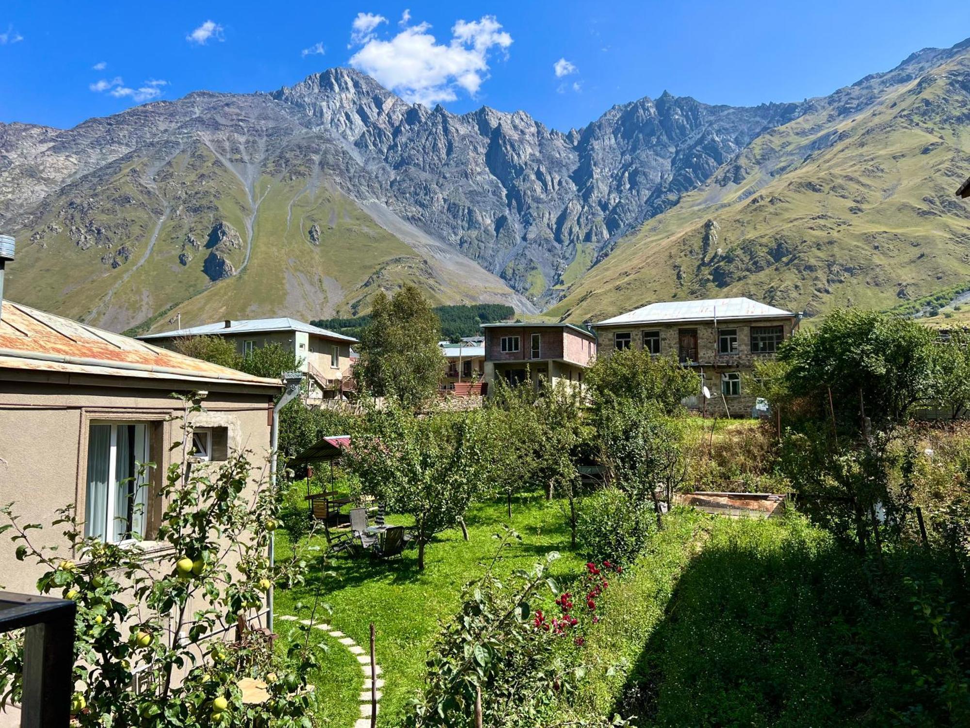 Kazbegi Green Yard Hotel Екстериор снимка